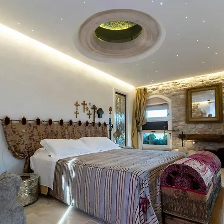 Medieval Tower In Sibillini Mountains Park Hébergement de vacances